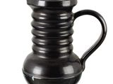une image d'un vase noir sur fond blanc