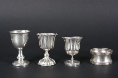 3 coquetiers et un rond de serviette en argent minerve, poid… - Photo 1