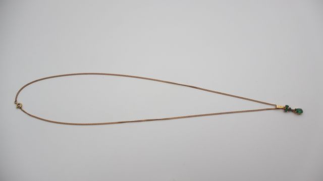 Chaine de cou et pendentif en or 18 carats 750 millièmes, le pend...