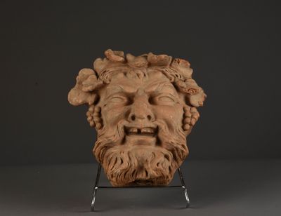 Tête de Bacchus édenté en terre crue