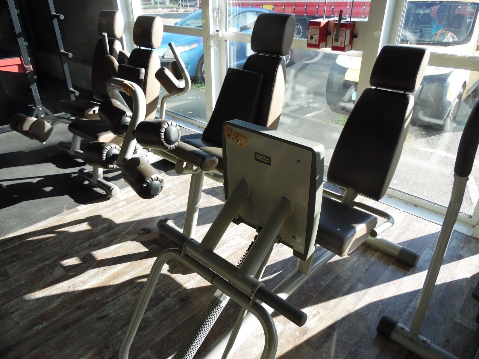 2 machines de musculation TECHNOGYM spéciales seniors