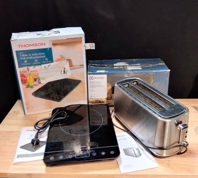 Lot de 2 articles, un grille pain Electrolux et une plaque à…