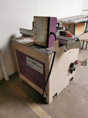 a machine that is sitting on the floor in a room