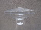 une bouteille en verre transparent munie d'un bouchon