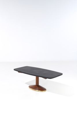 une image représentant une table noire avec un piètement en bois sur fond blanc