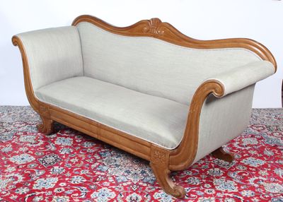 BANQUETTE D’EPOQUE BIEDERMEIER, en bois naturel mouluré, dos…