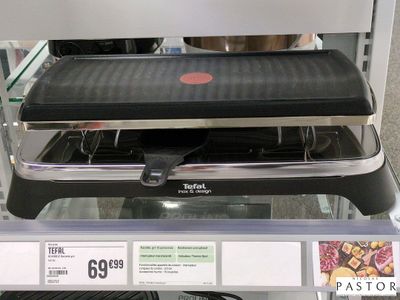 une photo d'un barbecue exposé dans un magasin