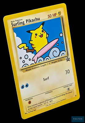 carte Pokémon jaune représentant un Pikachu sur une planche de surf