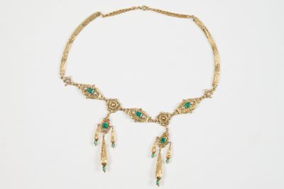 Collier draperie En or jaune 18 K (750‰) ciselé et martelé, …