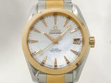 une image d'une montre en gros plan sur fond blanc