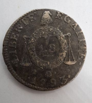 une vieille pièce de monnaie sur laquelle figure l'image d'un homme