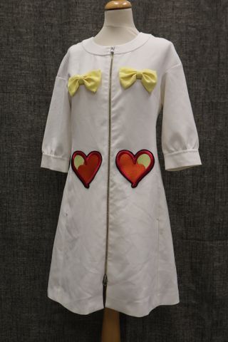 MOSCHINO BOUTIQUE – Jolie robe blanche, incrusté de broderie mult...