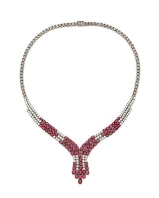 un collier en diamants et rubis, signé Cartier