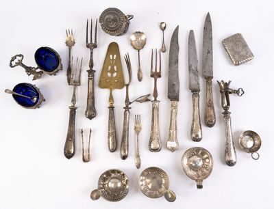 Fort ensemble d'argenterie comprenant une timbale, un ensemb…