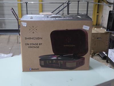 une boîte contenant un tourne-disque