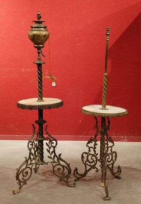 paire de lampes de table anciennes en laiton avec plateau en marbre