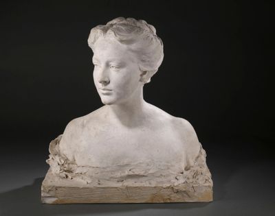 un buste de femme en marbre blanc sur fond noir
