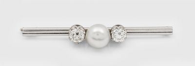 une paire de boutons de manchette en perles et diamants