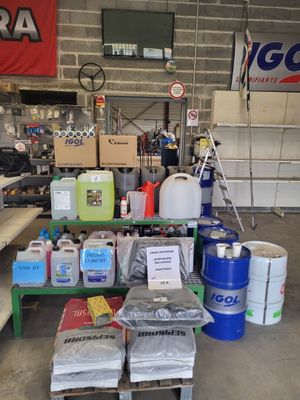 a lot of containers and containers on a table in a garage