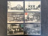 plusieurs vieilles photos en noir et blanc représentant des personnes et des chevaux dans une ville