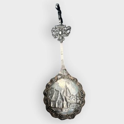 Cuillère en argent 800 °/°° repoussé Travail du XVIIIe siècl…