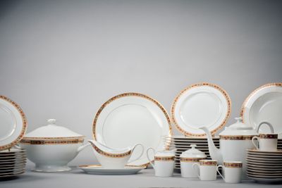 LAFARGE à Limoges Service en porcelaine blanche modèle "Coll…