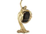 statue d'une femme tenant un miroir dans la main droite