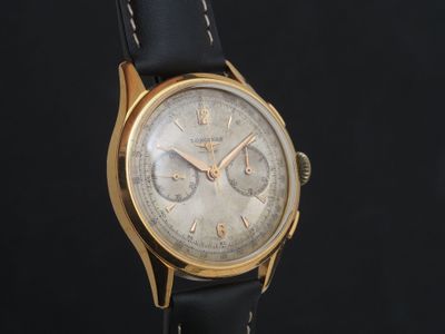 une image d'une montre-bracelet en or avec un bracelet en cuir noir