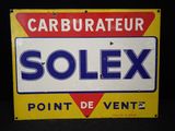 un panneau jaune et bleu sur lequel on peut lire « Solex Point de vente »