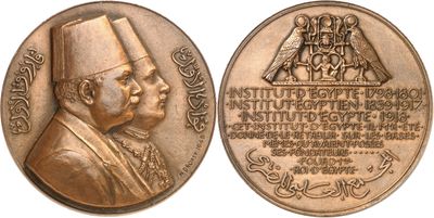 a close up of a medal with a man in a hat on it