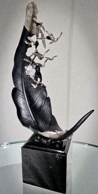 Art Moderne : « La plume aux oiseaux ».