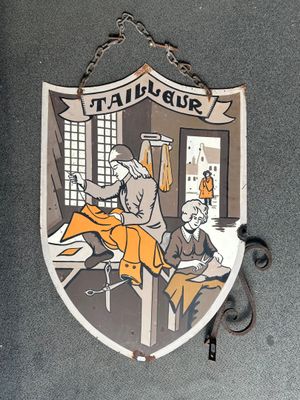 a sign on the wall of a restaurant with a drawing on it