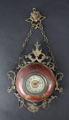 Pendulette murale d'applique en bois peint et métal. - Photo 1