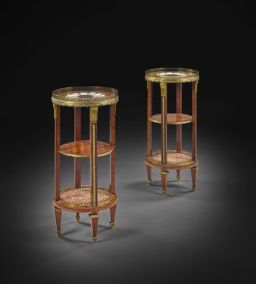 une paire de tables d'appoint en gilpwood de style Louis II