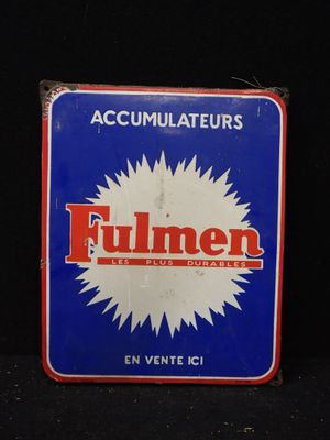 une vieille enseigne bleue et blanche sur laquelle est inscrit le mot « fumer »