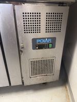 Table réfrigérée inox de marque Polar Refrigeration, 2 porte… (photo 2)