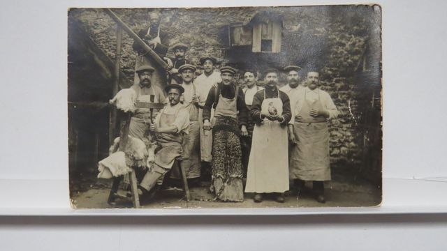 Crocq : Pelleterie Terrade (environ 1910). Carte-photo rarissime ...