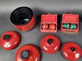 four red pots and two black pots and one green pot and one red pot and one black pot and one red pot and one black pot and one red