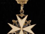an image of a gold medal with a crown on top of it