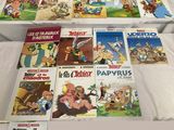 beaucoup de livres posés sur le lit