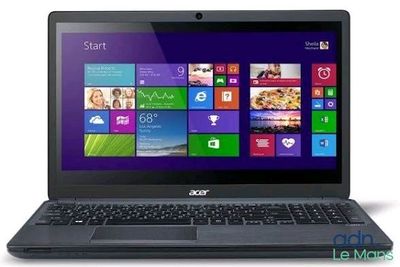 L'ordinateur portable Acer est ouvert et prêt à l'emploi.