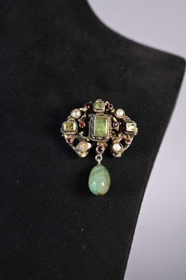 gros plan d'un collier sur un mannequin mannequin mannequin mannequin mannequin mannequin mannequin mannequin mannequin