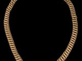 un collier en or sur fond noir