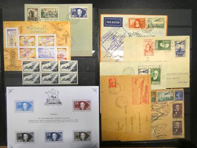 de nombreux types de timbres différents exposés sur une table