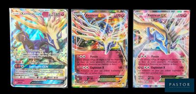 trois types différents de cartes Pokémon sur fond noir