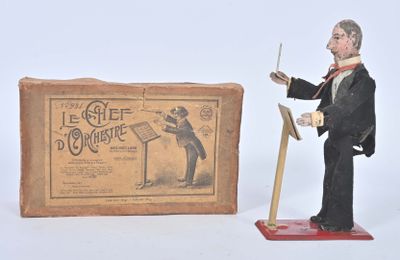 une figurine représentant un homme en smoking et un coffret à musique