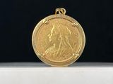 gros plan d'une pièce d'or portant un visage de femme