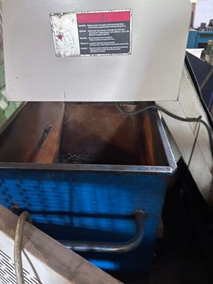 l'image d'une machine posée sur une table