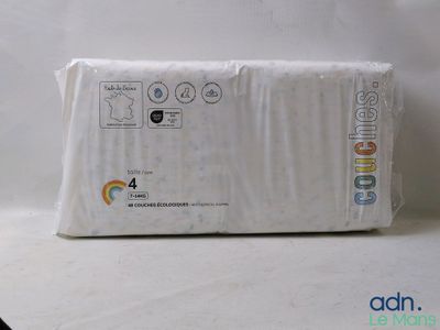 une boîte de papier toilette posée sur une table