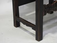 Chaise à bras en bois sculpté, le dossier rectangulaire aux … (photo 6)